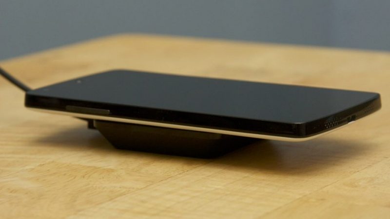 Инженеры Microsoft предлагают заряжать смартфон при помощи света