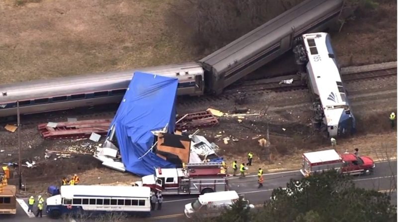 118 человек пострадали при столкновении поездов в США