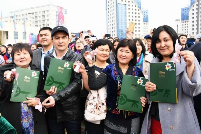 Ключи от 170 квартир вручили в честь Наурыза в Алматы