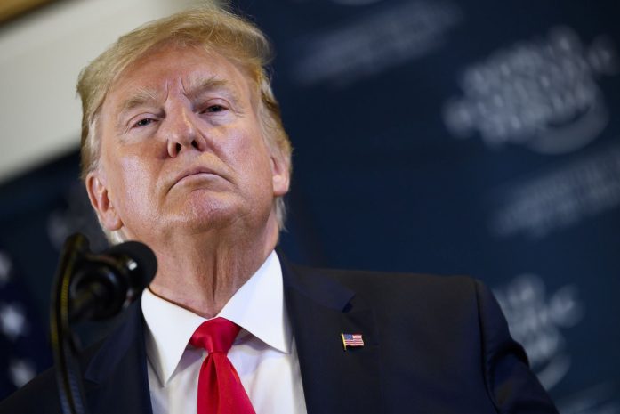 Дональд Трамп угрожает неугодным ему юристам