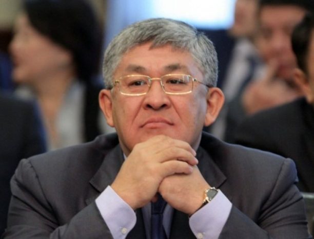 Студент пожаловался акиму на насмешки однокурсников