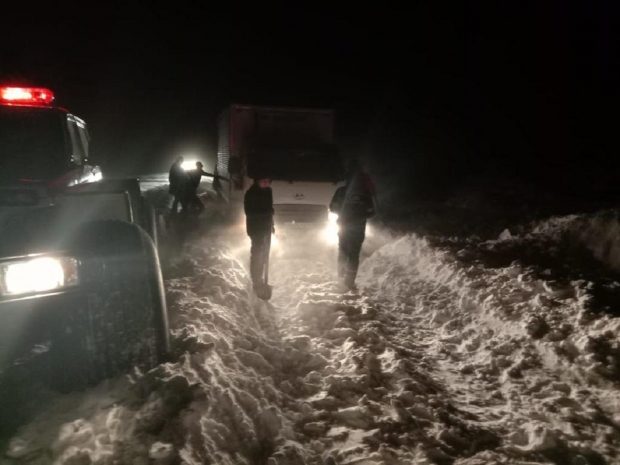 18 человек спасли из снежных заносов на трассе в Костанайской области