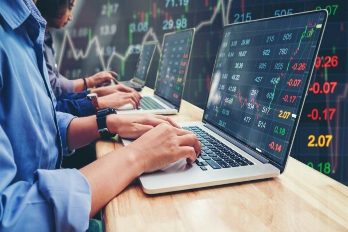 Доллар начал движение вверх