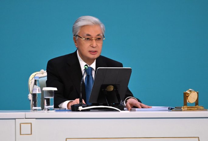 «Азаматтар президентке тікелей жүгінуге мәжбүр» – Токаев өңірлерден келіп түскен шағымдар ағыны туралы