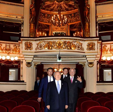 Назарбаев посетил достопримечательности Милана