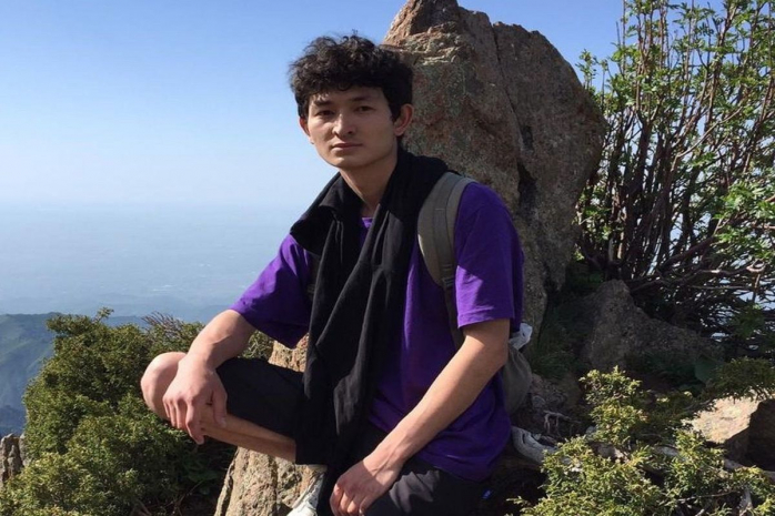 Токаев наградил студента, спасшего женщину и детей в Алматы