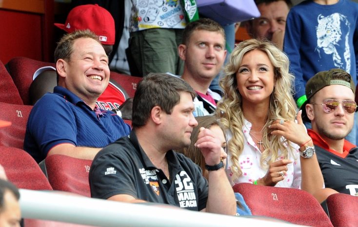 Российский футбольный клуб захотел форму с портретом Бузовой