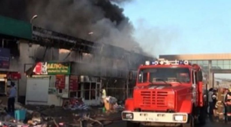 Сгоревшие четыре рынка на барахолке Алматы работали незаконно