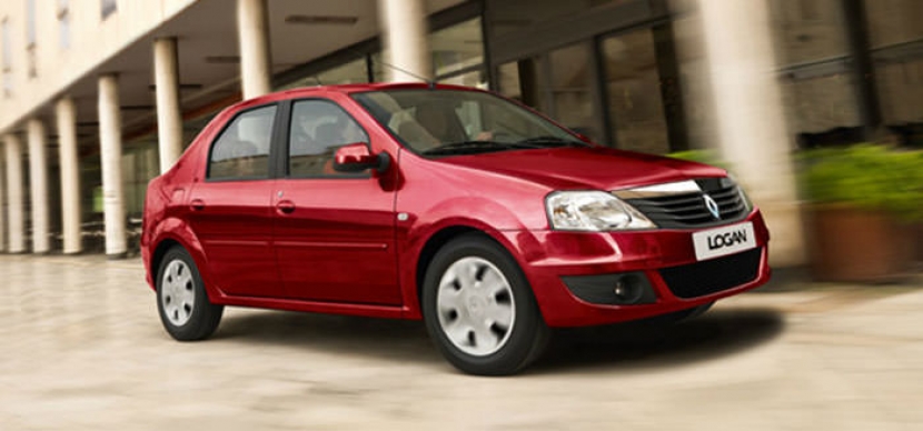Renault вернула в продажу старый Logan с «автоматом»