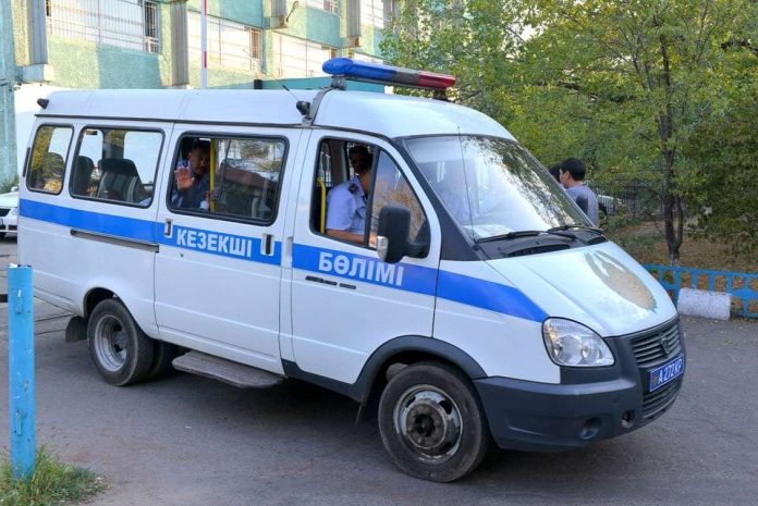 «Ипотечников» оштрафовали за пикет возле акимата Алматы [фото]Эксклюзив