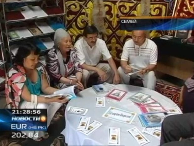 В центральном парке Семея установили юрту-читальню