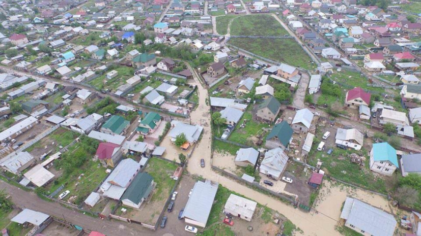 Штормовое предупреждение объявлено в трех областях Казахстана
