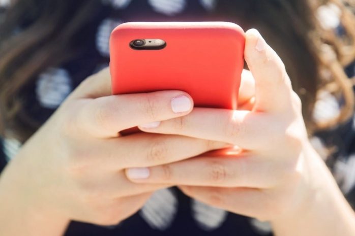 Оштрафована пополнившая баланс телефона прокурора сотрудница полиции в ЗКО