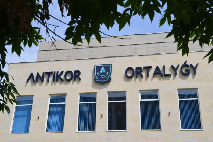 Псевдосотрудник Антикора пытался восстановить на работу уволенного по статье сотрудника школы