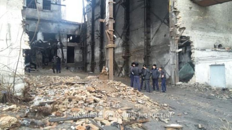 В ЮКО на территории бывшего завода нашли труп мужчины