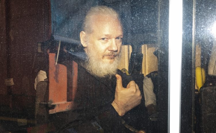 Новые обвинения против Джулиана Ассанжа предъявлены США