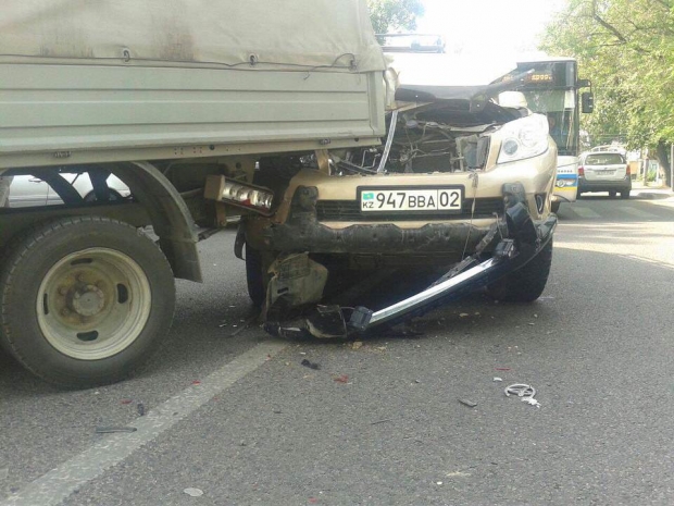 Массовое ДТП произошло на Навои - Фестивальной