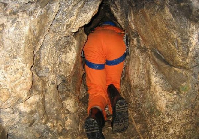 Семь испанских спелеологов заблокированы в пещере во Франции