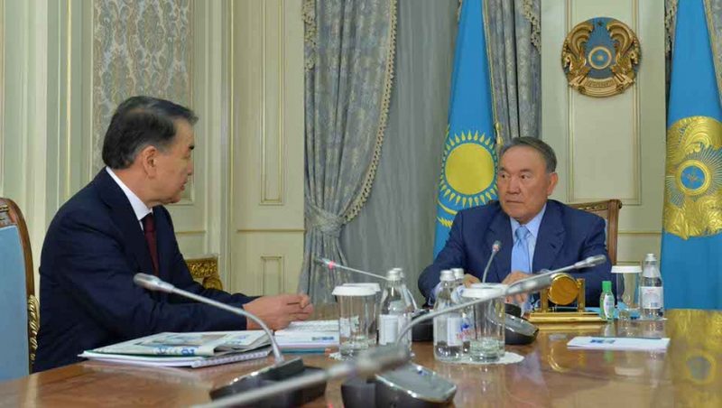 Нурсултан Назарбаев встретился с председателем Верховного суда