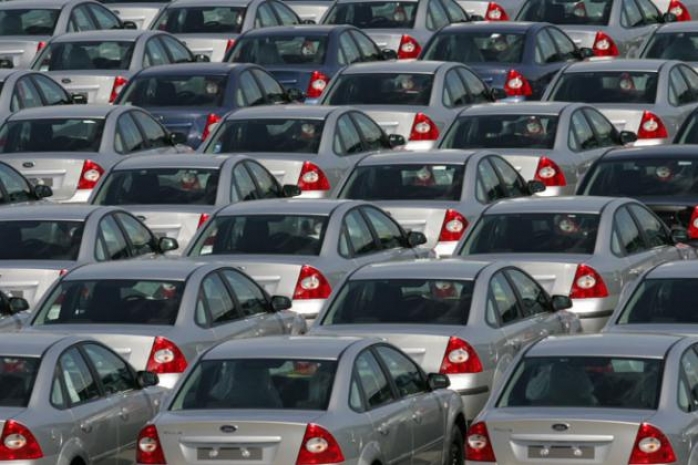 Почти в два раза сократилась продажа новых авто в Казахстане