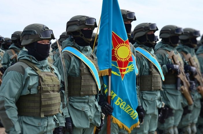 Боевой парад-2018: 3000 военнослужащих, реальные стрельбы и акимы областей