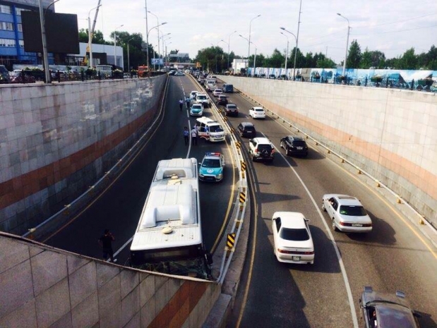 Названы предположительные причины крупного ДТП в Алматы