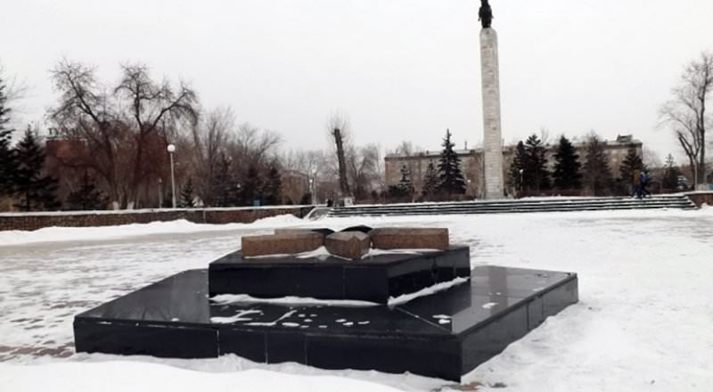 В Семее вновь погас Вечный огонь