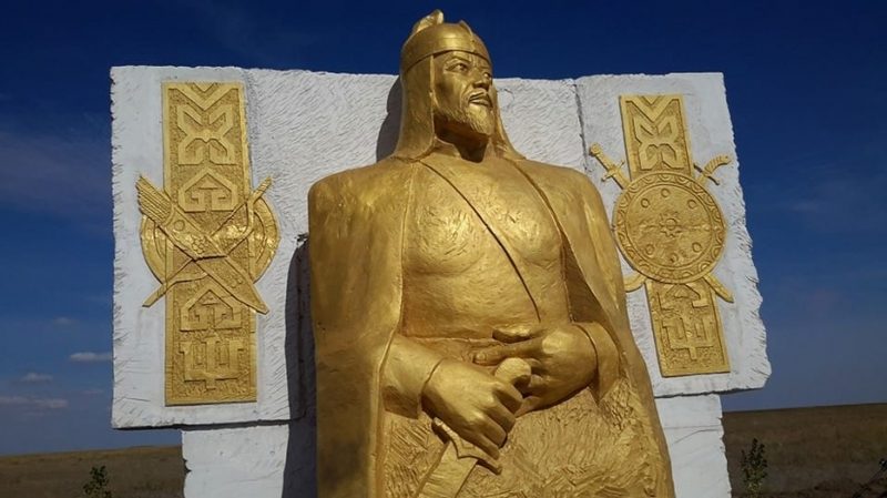 В западном Казахстане открыли памятник Исатаю Тайманову