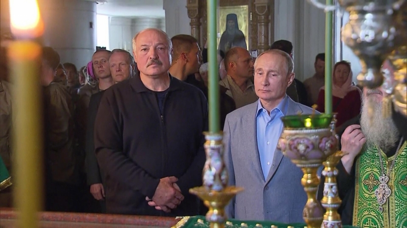 Путину и Лукашенко подарили иконы Коневской Божьей Матери