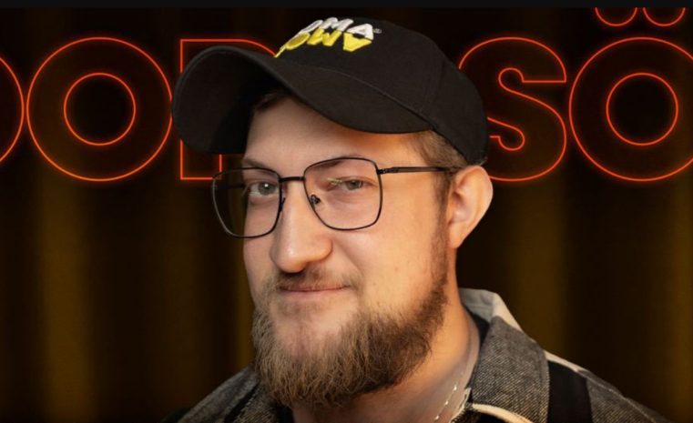 Стендап-комик Александр Меркуль арестован на 10 суток