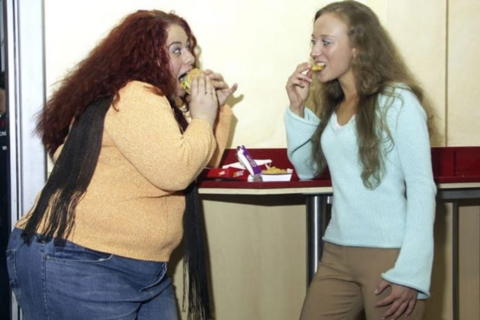 Чем толще наши друзья, тем больше мы едим