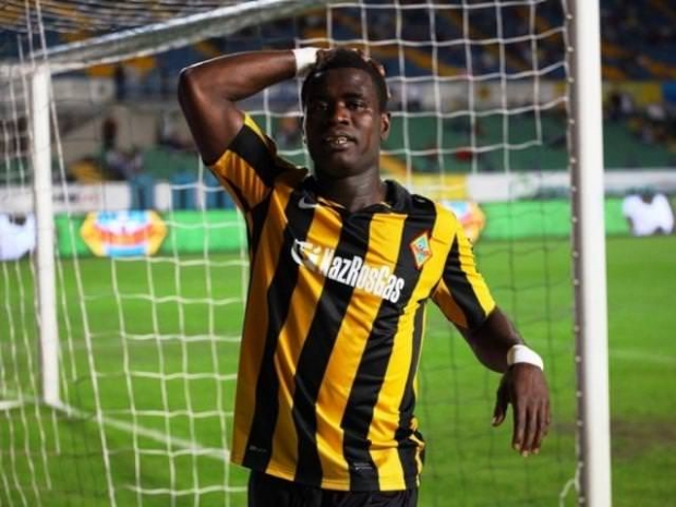 Неизвестные исцарапали Porshe нападающего «Кайрата» Жерара Гоу