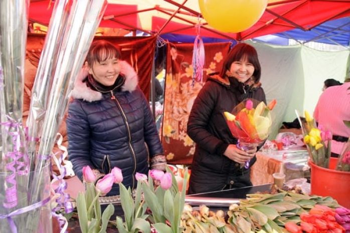 На 8 Марта в Алматы привезли цветов на 2 млн долларов