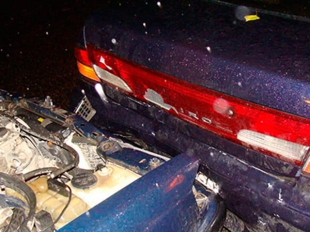 Между двумя машинами зажало двух мужчин в Алматы