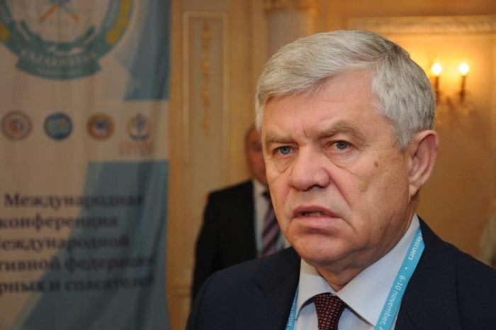 Министра по ЧС по ночам донимают смс-ки от сотрудников