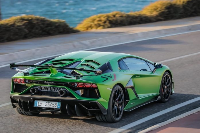 Еще один американец купил Lamborghini на госвыплаты для малого бизнеса