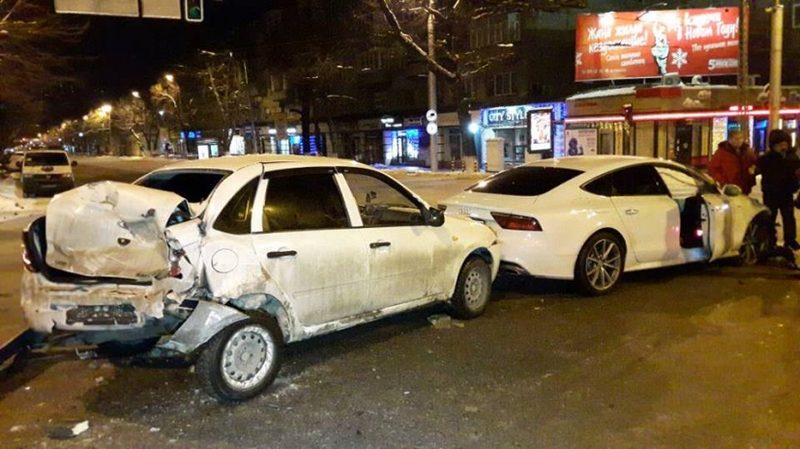 В Алматы лихач «собрал» пять машин. Есть пострадавшие