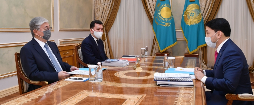 Президент встретился с Ошакбаевым и Сахарияновым