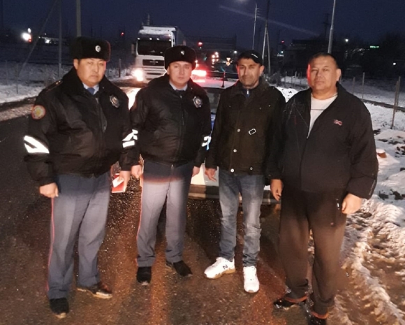 Полицейские помогли россиянину, заблудившемуся в Туркестанской области