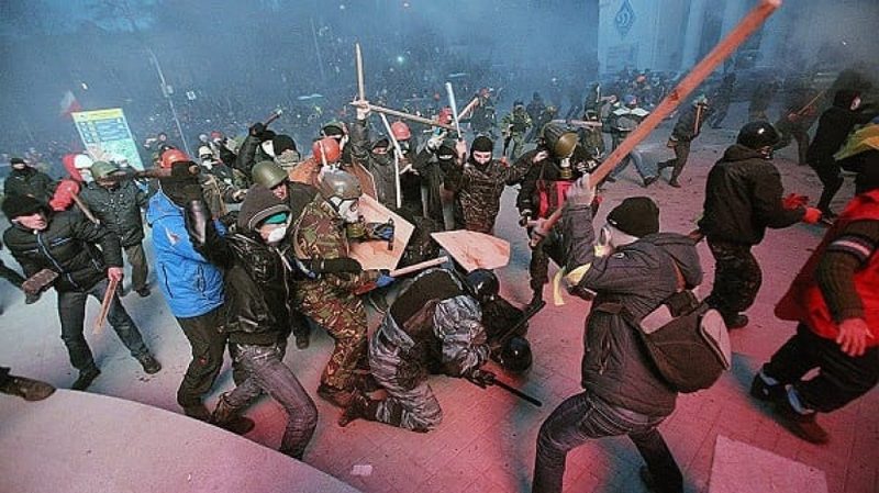 Янукович обвинен в массовом убийстве