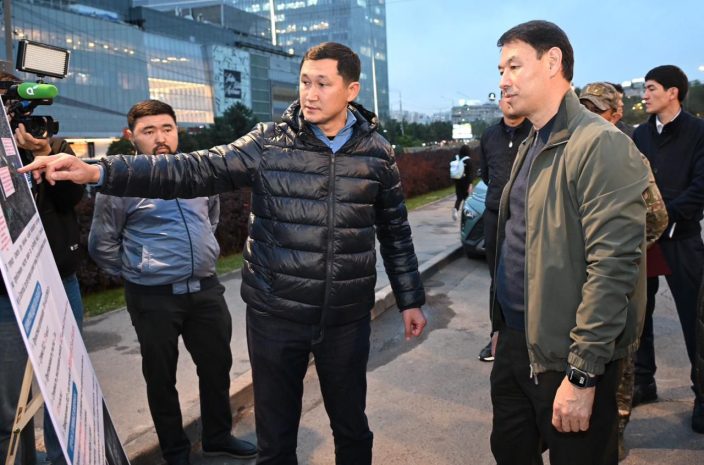 Дархан Сатыбалды объявил выговор акимам Ауэзовского и Медеуского районов