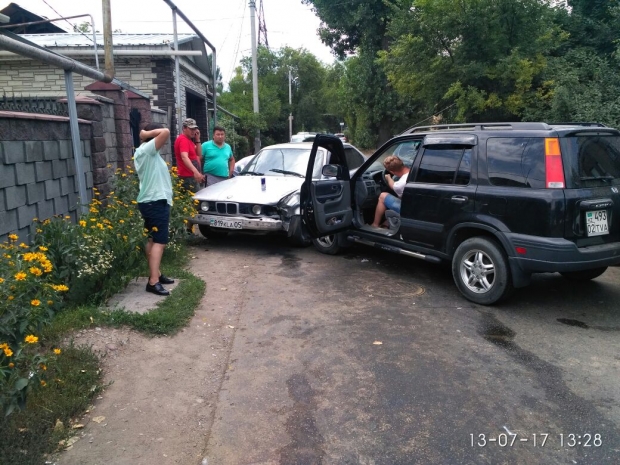 Пьяный водитель протаранил три машины в Алматы