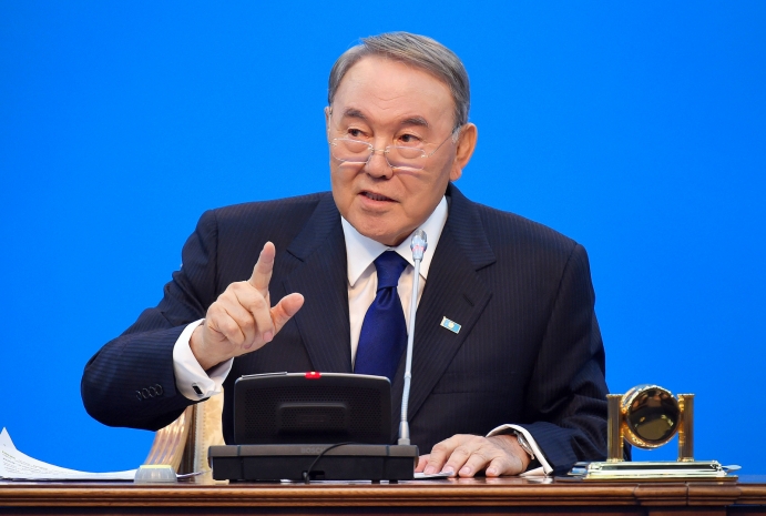 Назарбаев поручил создать фонд «Отандастар» для оралманов