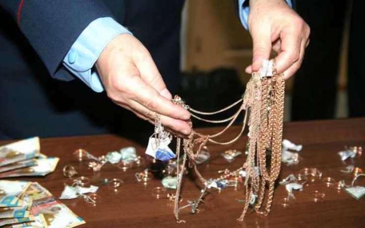 Ювелирный магазин ограбили в Аксу