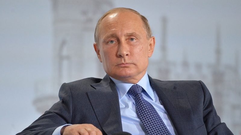 Владимир Путин сократил зарплаты президенту и премьер-министру