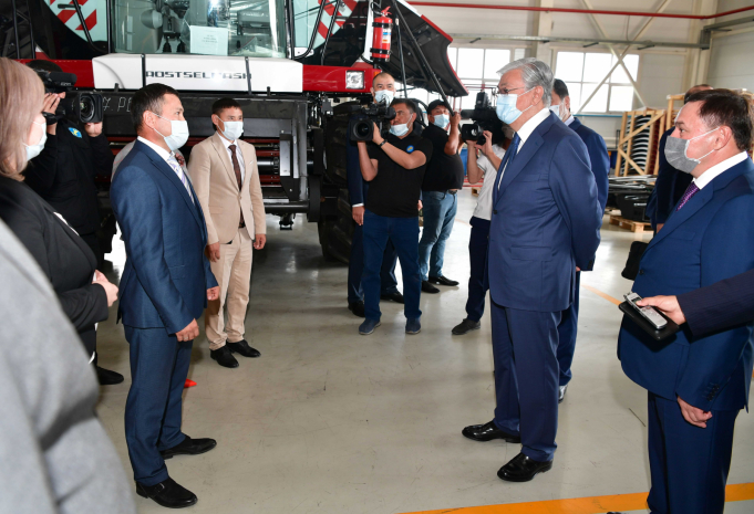 Токаев побеседовал с избранными акимами сел Акмолинской области