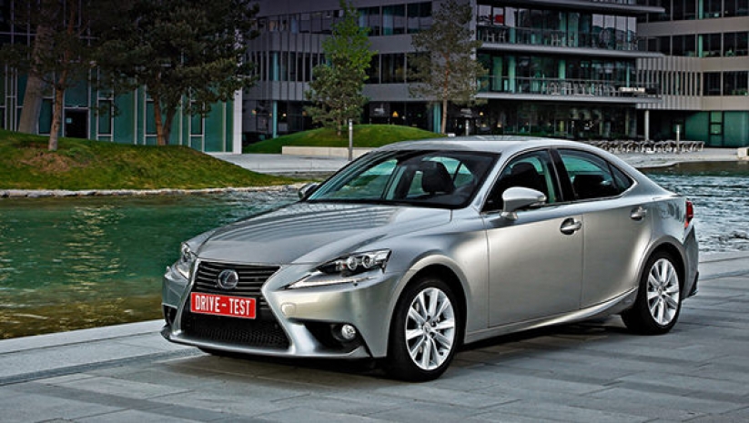 Влюбляемся со второго взгляда в новый Lexus IS