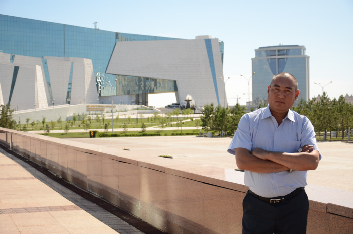 Зачем Казахстану столько русских школ? – поэт Даулеткерей Капулы