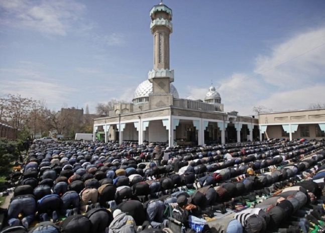 Пятничные проповеди не на кыргызском или русском языках запретили в Кыргызстане