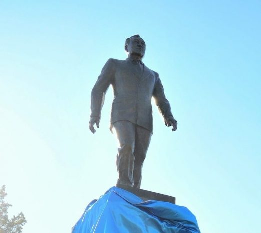 В Талдыкоргане установлен памятник Нурсултану Назарбаеву